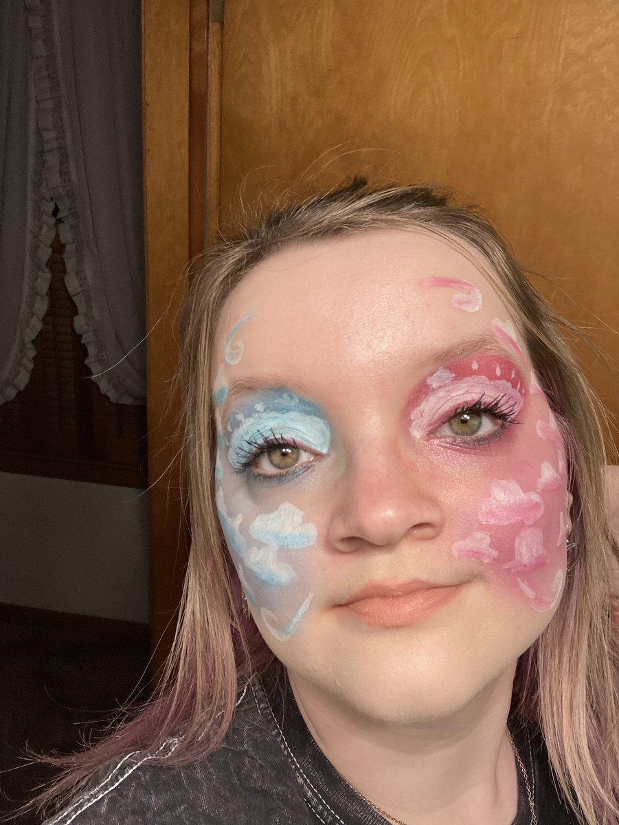 Hannah465496262's tweet photo. โ๏ธ๐๐ #makeuplook #cloudmakeup https://t.co/4xpnGflWdm