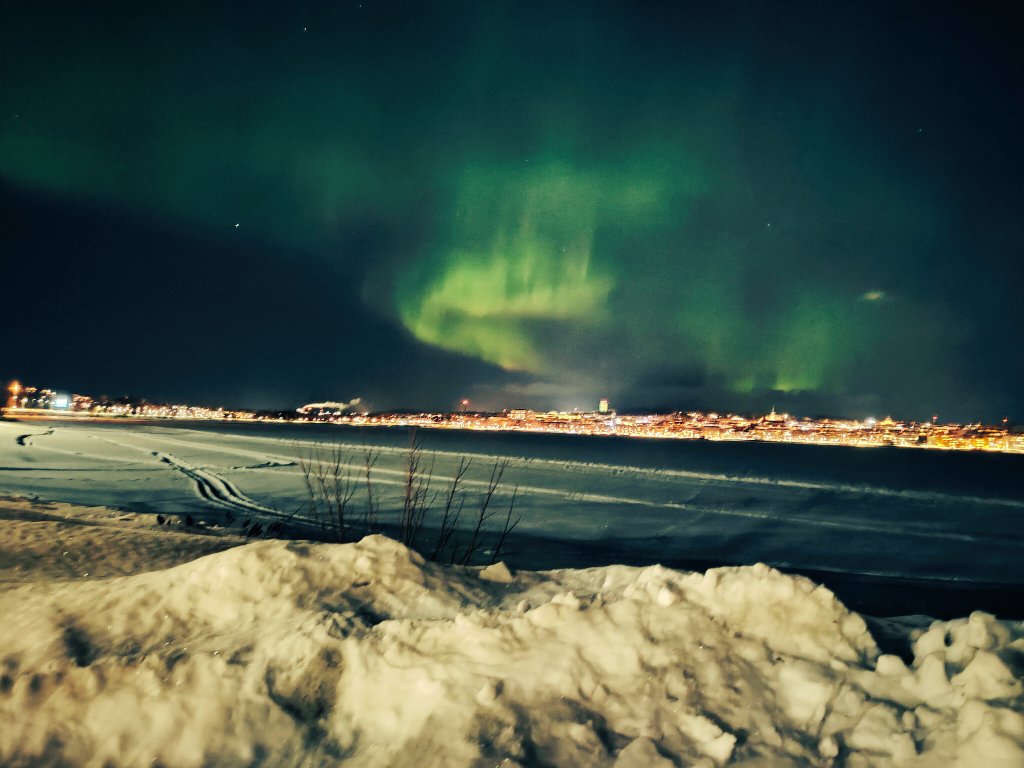 Dancing in all her glory tonight. (Sweden).  Few more Aurora forecast this month.