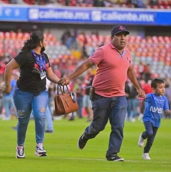 Omar Aldasoro (@aldasoro_omar) on Twitter photo Imágenes que no se tienen que ver en el fútbol Mexicano. 💔⚽️🇲🇽
<a href="/17TITULOSDELIGA/">ℍ𝔸ℝ𝕋ℤ (ᑕ♥ᗩ) 💙🦅💛</a> pensar que ahí quería jugar el América Imágenes que no se tienen que ver en el fútbol Mexicano. 💔⚽️🇲🇽
<a href="/17TITULOSDELIGA/">ℍ𝔸ℝ𝕋ℤ (ᑕ♥ᗩ) 💙🦅💛</a> pensar que ahí quería jugar el América
