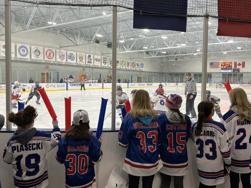 STLBLUESYH's tweet photo. When one girls team plays in the #BlueNoteCup, all girls teams cheer them on! https://t.co/5oc8hgP06H