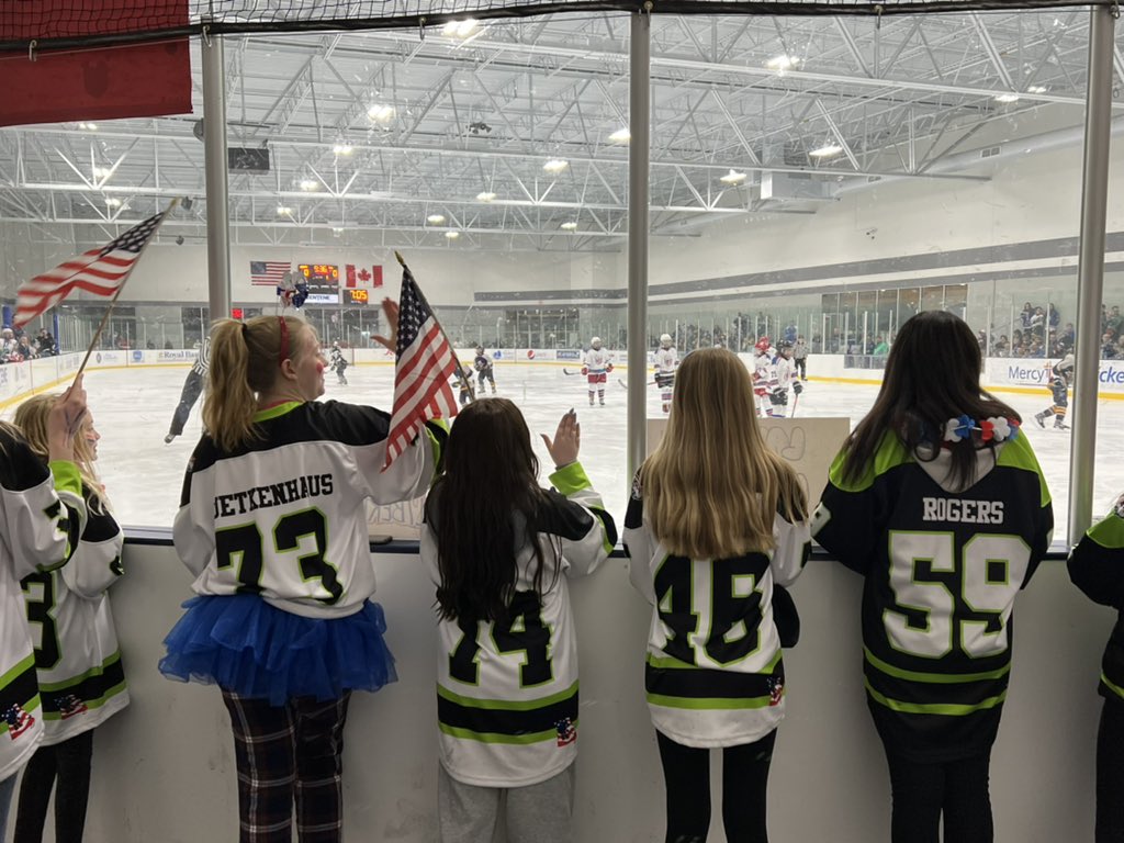 STLBLUESYH's tweet photo. When one girls team plays in the #BlueNoteCup, all girls teams cheer them on! https://t.co/5oc8hgP06H