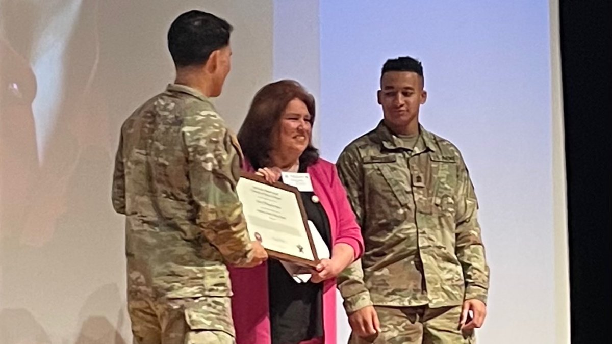 T_C_Lim's tweet photo. Recognizing the 2022 Military Science Hall of Honor Inductees: LTC Sheldon John Gerron (UTA graduate, 1969) and Texas State Representative Terry Meza (UTA graduate, 1972). 🇺🇸 https://t.co/zrmKumfMfC