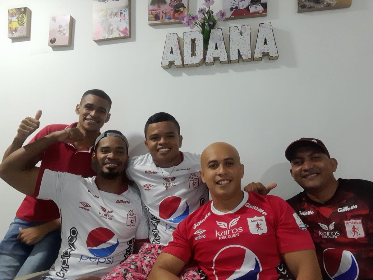 AlbeiroVaSaN's tweet photo. El combo activo disfrutando el triunfo de la mecha https://t.co/0OyVr9BaKz