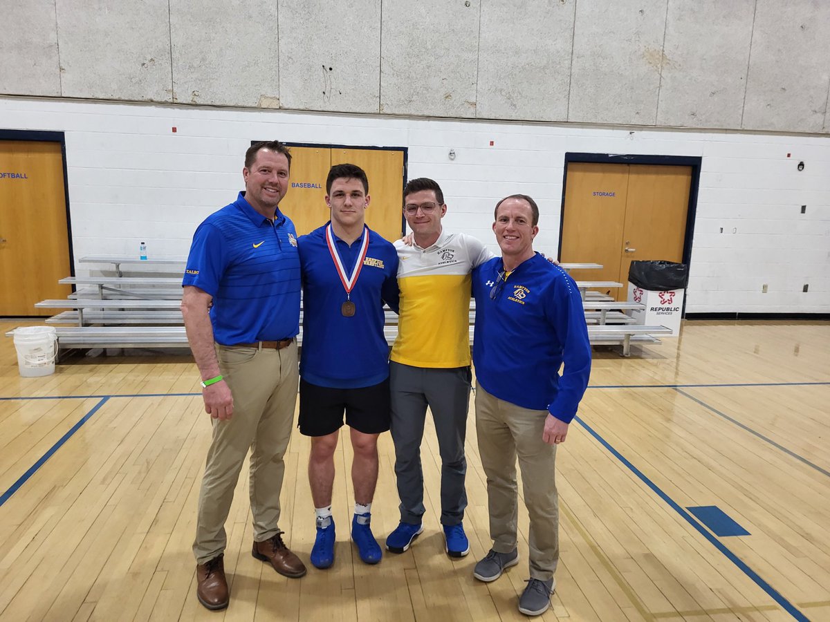 CoachNickEndres's tweet photo. Super proud of Jayden Resch battling through a tough bracket to a 6th place finish at the AAA WPIAL Championships. https://t.co/jMTW8dCDr3