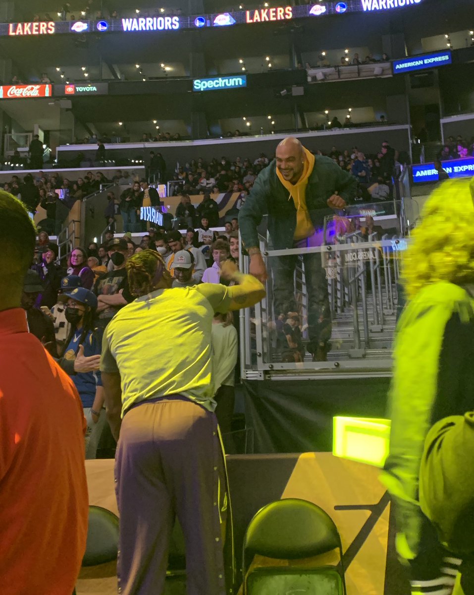 MirjamSwanson's tweet photo. Dwight Howard came off the court shortly before the national anthem here tonight to greet former Laker Robert Sacre. https://t.co/eTfOrj3fUC