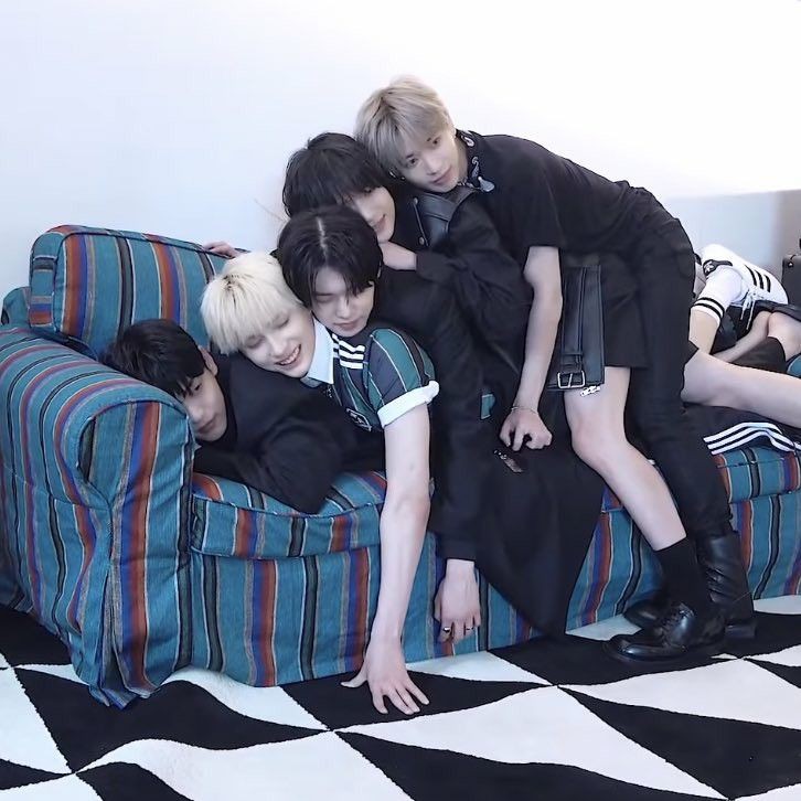 onlyTreasureTXT's tweet photo. @19304s my favourite txt pyramid 💕 https://t.co/z1Bq5Kh979