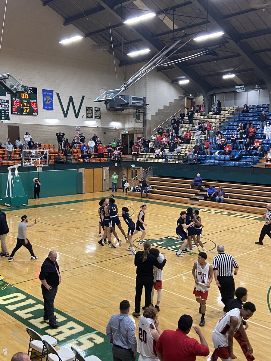 BNIAthleticDept's tweet photo. Bishop Noll Boys Basketball = 2022 Sectional Champions!!! #ForeverNoll https://t.co/zNx5mQNyKh