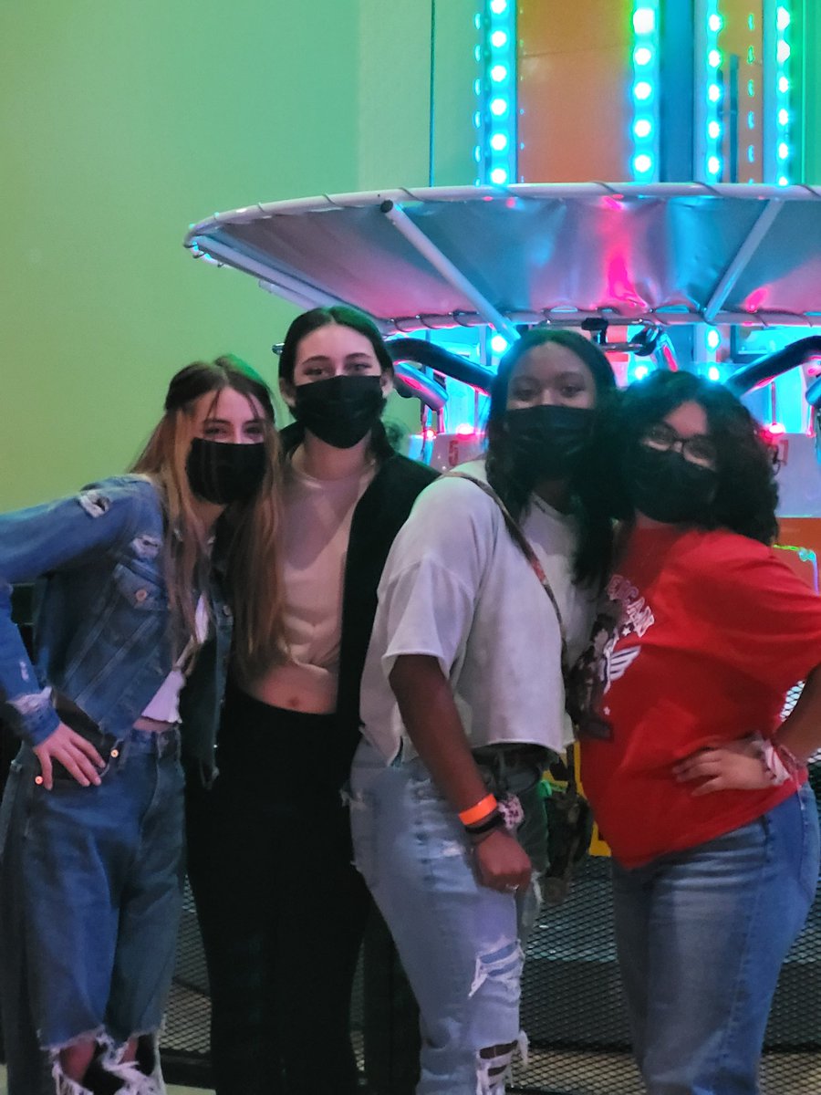 heightsvisual's tweet photo. Fun night with friends!
#wgiaustin #colorguardfriends https://t.co/c28IUEE3gu