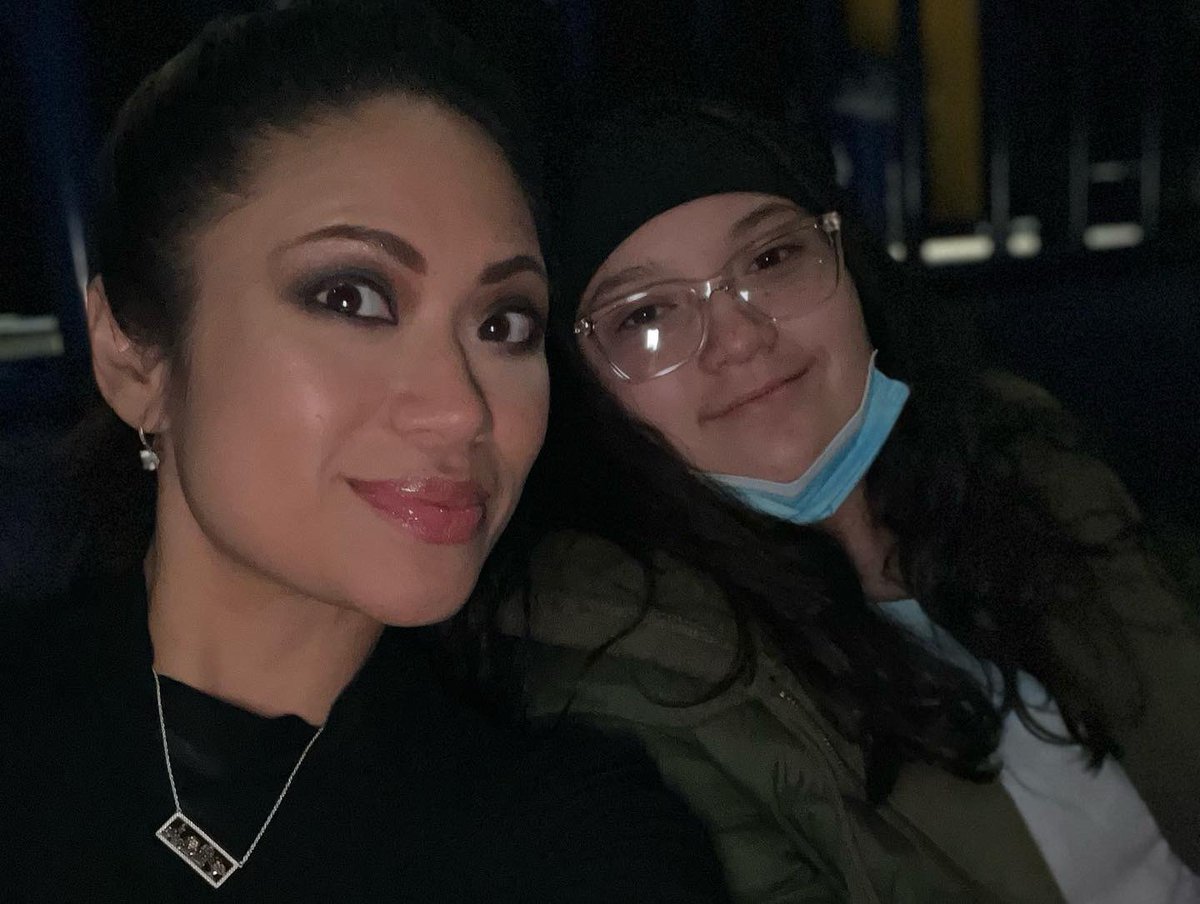 EmilyLampa's tweet photo. Waiting for @DUALIPA!!! @KeyBankCtr   

Thx @rockaFORCE for the best #birthday present! LOVE #DUALIPA 💕🥳🔥

#FutureNostalgiaTour #Buffalo #buffalove https://t.co/AMG0McxZHO