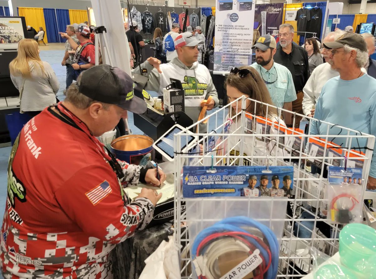 ArmyBassAnglers's tweet image. #ArmyBassAnglers Booth was swamped with customers &amp;amp; fans of WFNs hit TV Show #FORCEonFORCE @ the 2022 #BassmasterClassic, day (2)--HOOAH! #SupportDefendFish