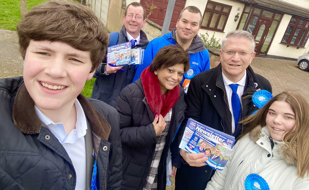 AndrewRosindell's tweet photo. A great day in Rush Green & Crowlands, meeting local people who are all backing the campaign to ‘Keep Havering a Town and Country Borough’ and STOP Labour’s plans! #VoteConservative #ViddyPersaud #RobertBenham #TimRyan #Romford #5May2022 #keephaveringtownandcountry 🏡🌳🇬🇧 https://t.co/xLdKfzlAO4