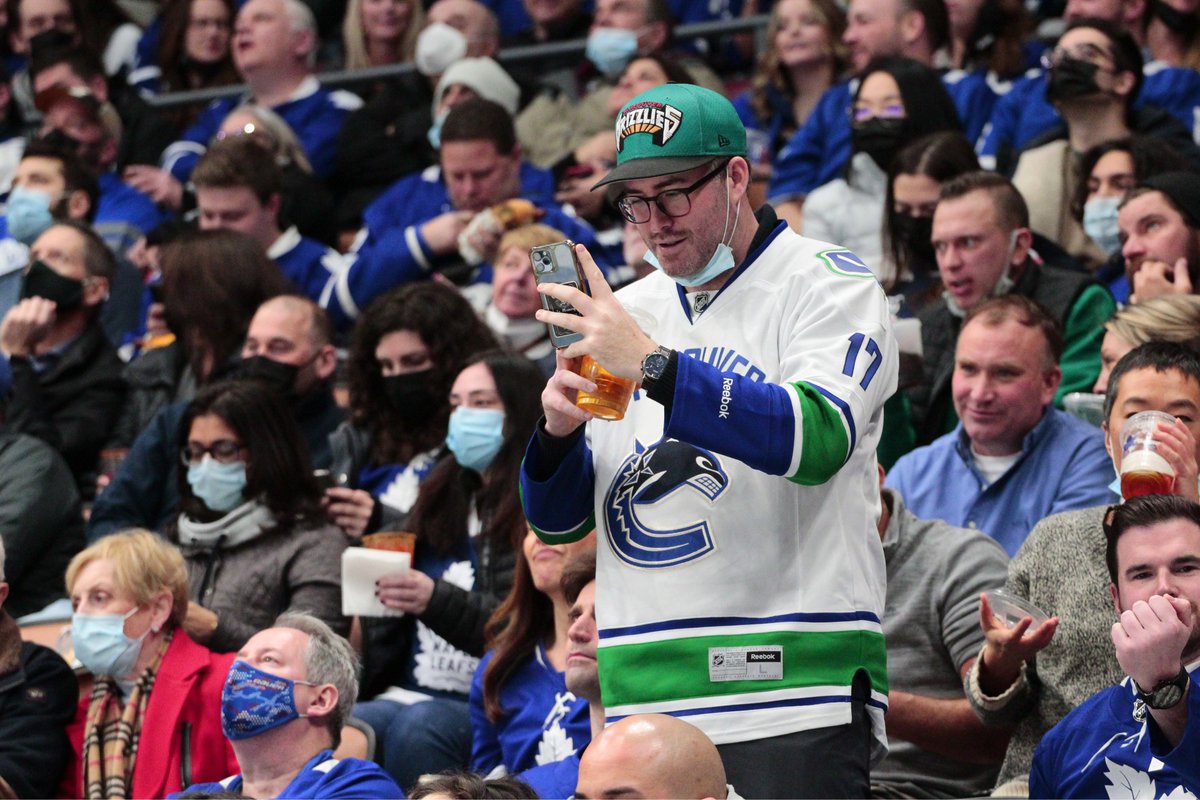Canucks's tweet photo. Man is definitely from Van 💯 https://t.co/m8hpS5uhgT