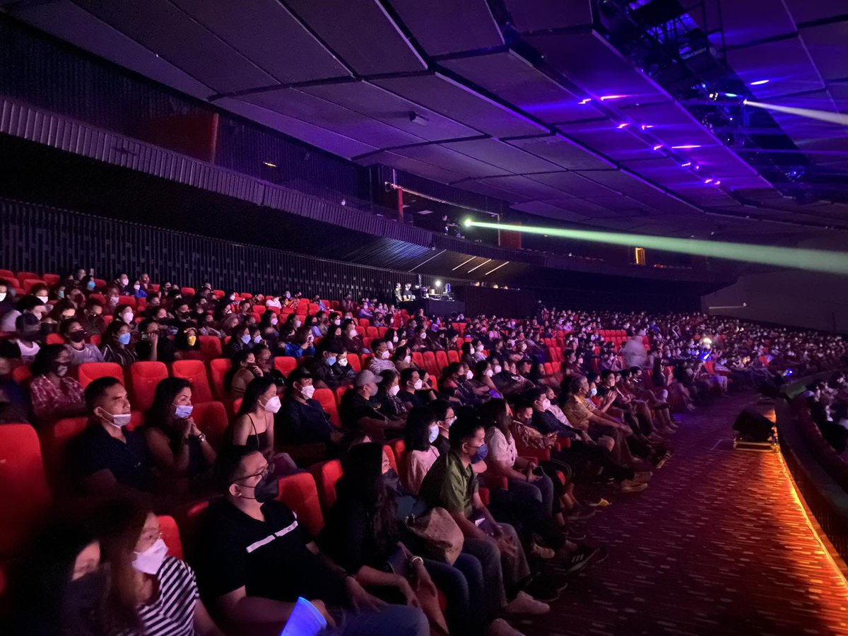 riseartistsph's tweet photo. so much love from last night's #GigiDeLanaDOMINATION at resorts world manila! ✨ @GigiDeLana 

who's excited for the middle east tour? 🙋🏻‍♀️ https://t.co/XfHG5mw8Ch