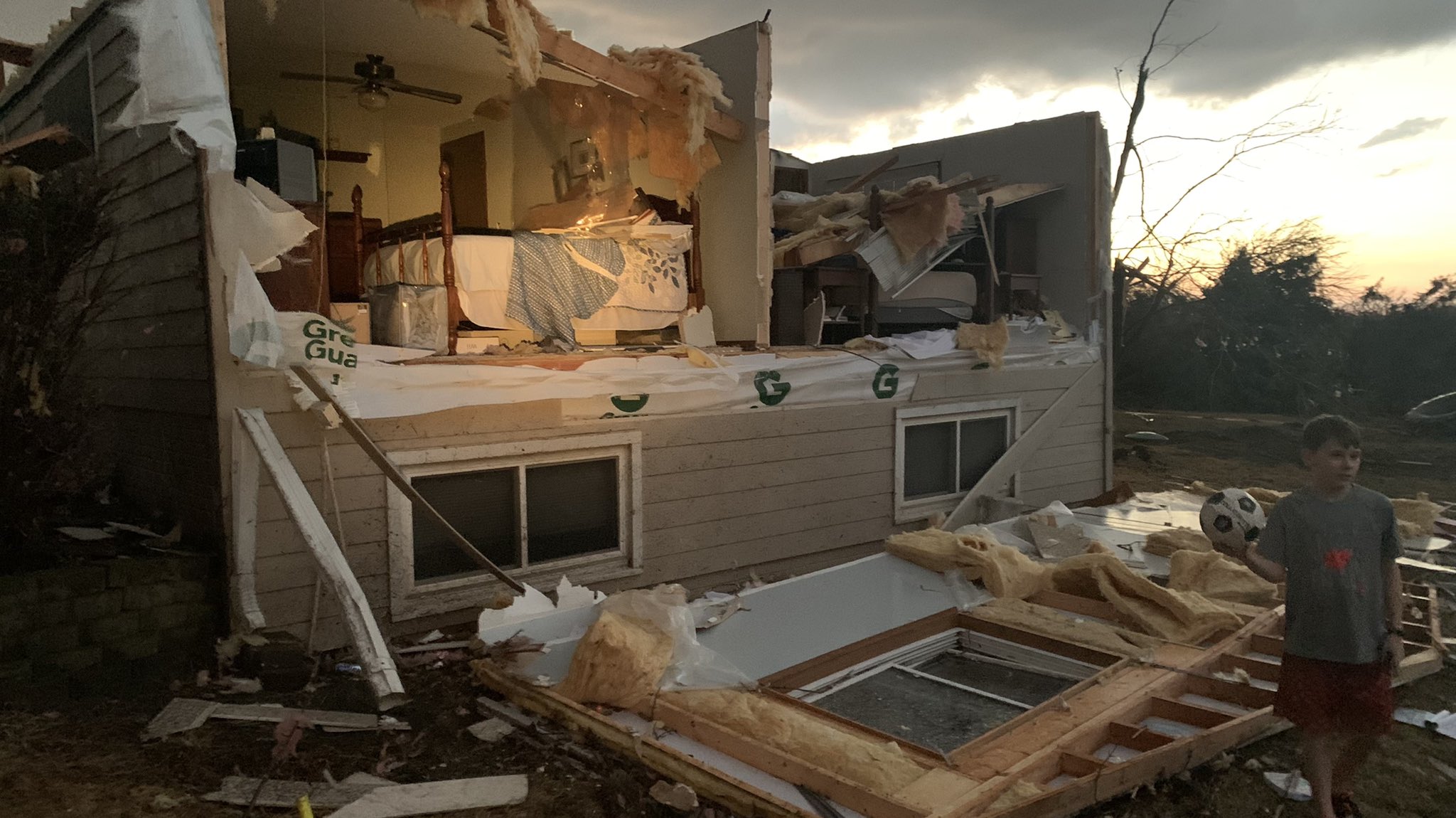 Chris ☇uball on Twitter "Additional damage pictures SE of Chariton 