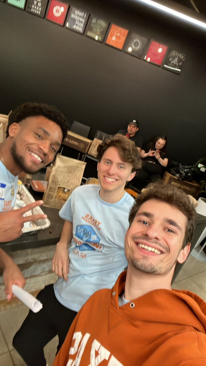 0xawol's tweet photo. Shoutout to the GOATs @owenrobertson48 @armelwtalla for helping organizing the first of, what will undoubtedly be, many legendary @txblockchain Hackathons
😤😆😁

#NEARHackathon #NEARTXBlockchain @NEARedu https://t.co/2BT262tJ0e