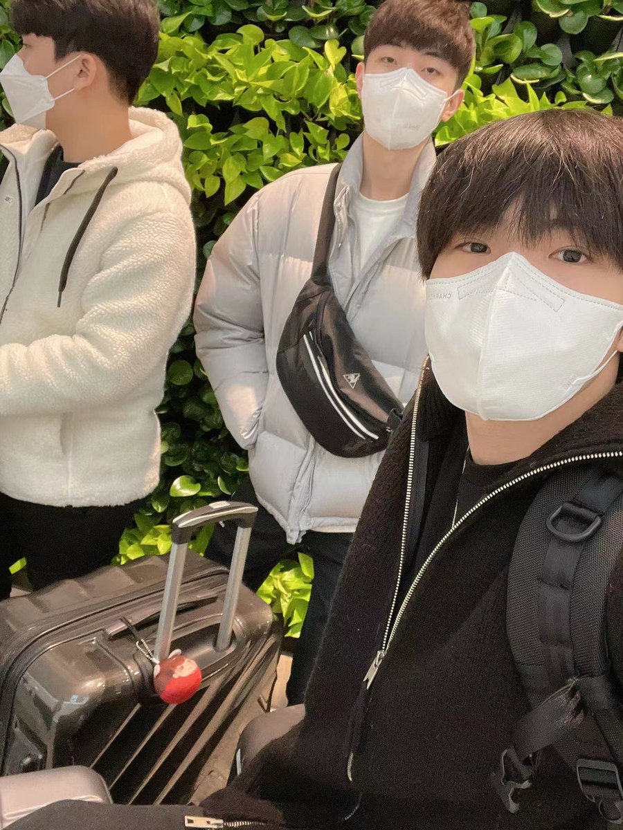 ShanghaiDragons's tweet photo. Ran into someone else at the airport 👀 https://t.co/zX0hQ2RnmL