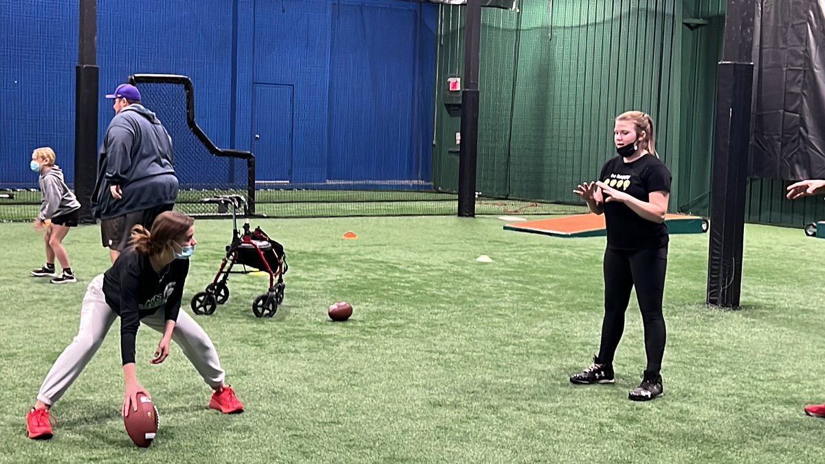 LdnJrMustangs's tweet photo. Watch Out @OSFL_Official @FootballOntario London building girls program #LdnOnt #ldnjrmustangs @Aaron_Geisler https://t.co/jlgX8NXLMz