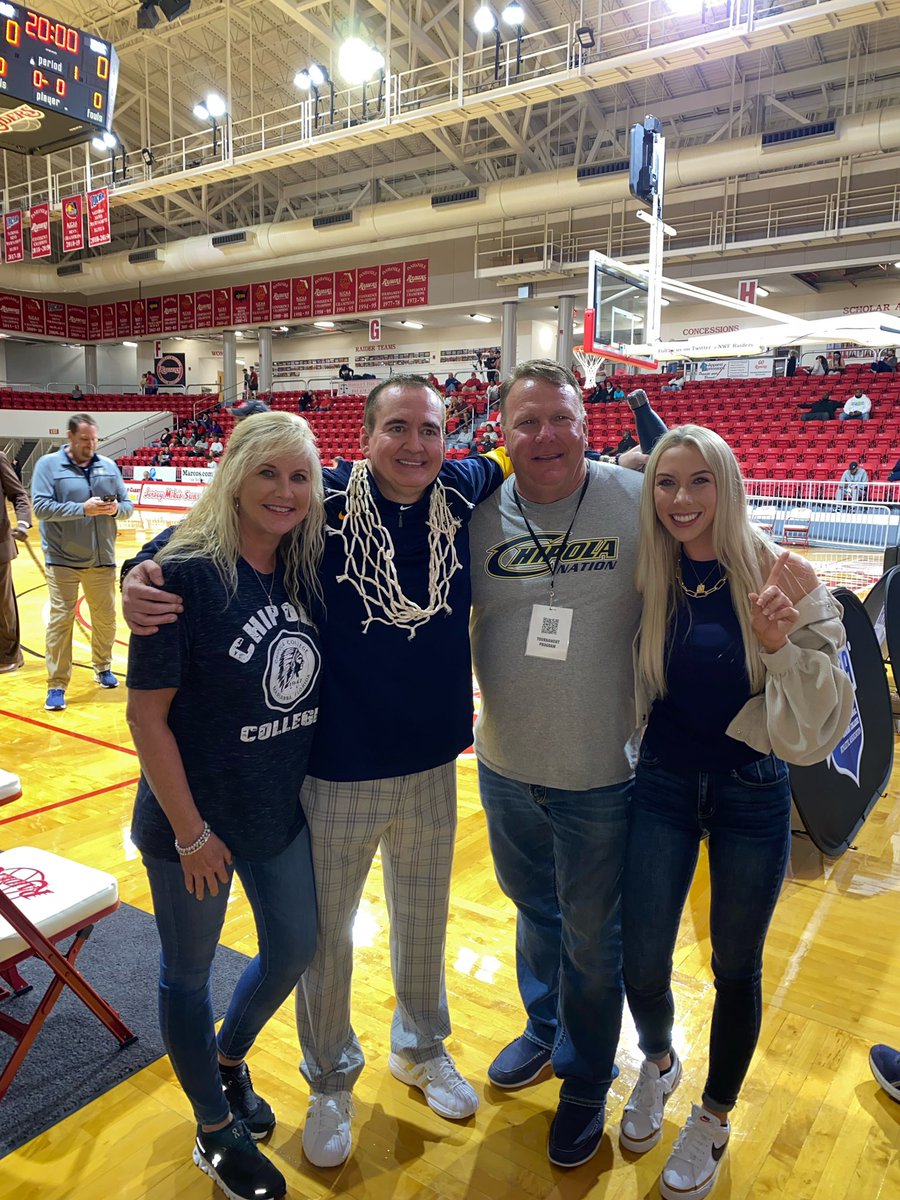 shelbie3218's tweet photo. Back-2-Back State Champs!! Let’s go!! @jbodean46 @ChipolaHoops https://t.co/ixsSXChzD7