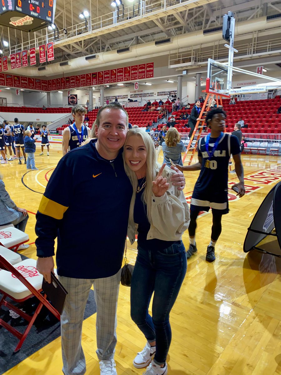 shelbie3218's tweet photo. Back-2-Back State Champs!! Let’s go!! @jbodean46 @ChipolaHoops https://t.co/ixsSXChzD7