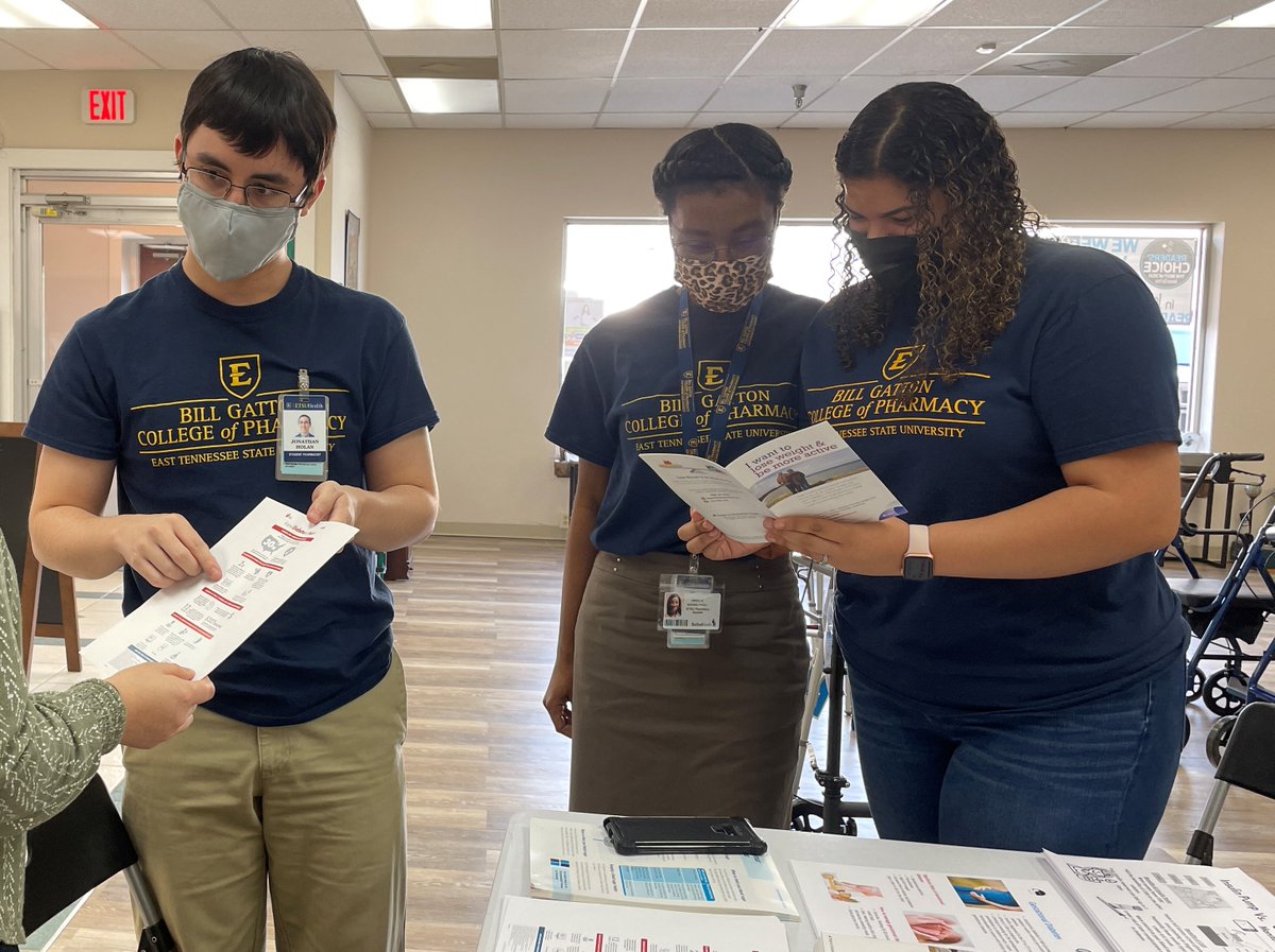 ETSUSNPhA's tweet photo. Early, we teamed up with ETSU NCPA to provide diabetes education to patients at West Towne Pharmacy! We would like to thank them, and we look forward to similar events in the future!

#ETSUSNPhA #SNPhA #ETSUPharmacy #SNPhARegion2 #GrowingFromOurROOTS #SNPhAFightingDiabetes #NCPA https://t.co/xvONycEqjA