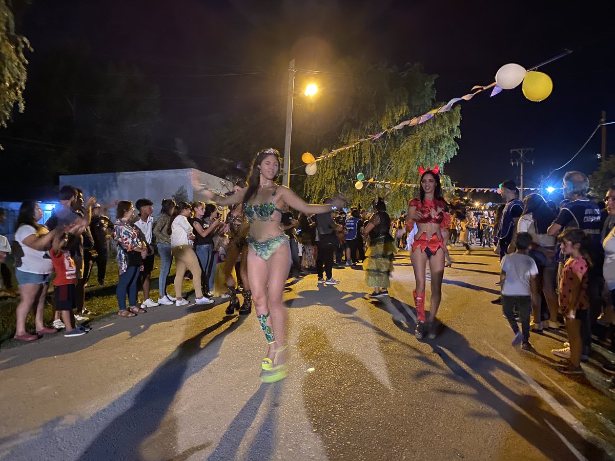 ferraitelli's tweet photo. 🎉Carnaval Toda la vida, siempre nos trae alegria y felicidad.

Pudimos disfrutar una noche de fiesta y baile junto a vecinas y a vecinas del barrio 📍Infanta Isabel de nuestro querido Brandsen. https://t.co/LqhMnR4mod