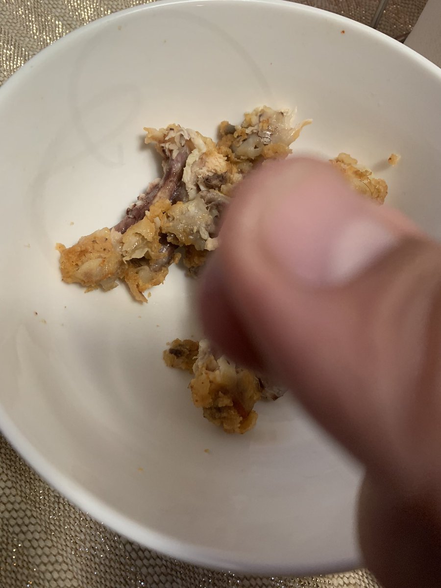PachecoMike's tweet photo. @kfc found a hair when I took a bite of your wings. Called the store just to let them know to be careful and they were very rude. Blamed us and accused us of doing it. We didn’t want anything, just to tell them to be careful. Horrible customer service. 👎��� https://t.co/u6OdBQ8pMD