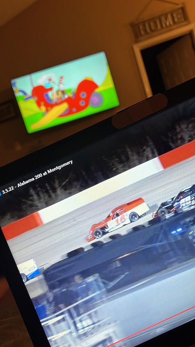 LoganBoyett11's tweet photo. @RacingAmerica tuning in from the couch in Cantonment, FL #Alabama200 https://t.co/x3JYdZwjBi