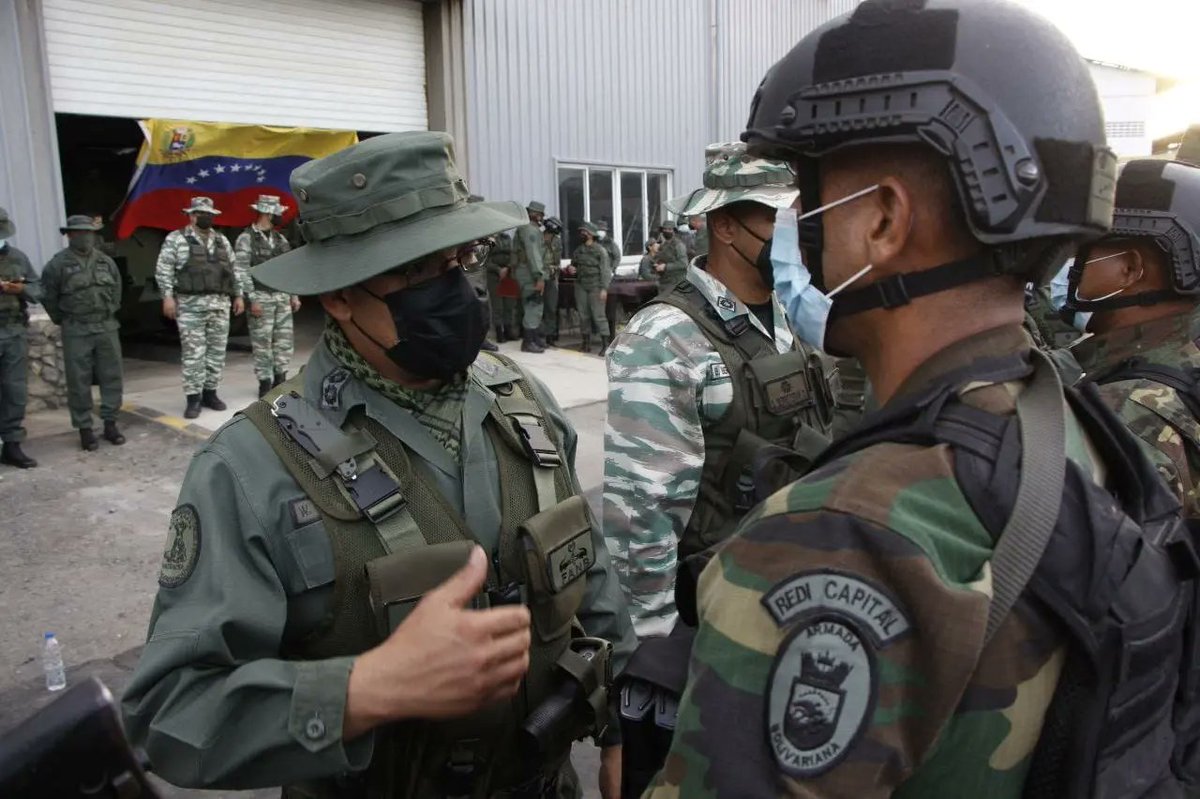 En la sede de la <a href="/AB_BRIM3/">AB_BRIM3</a> El VA Ramón García Zambrano Cmdte de la <a href="/ZodiLaGuaira/">ZODI La Guaira</a> y VA William Wessolossky Padilla Cmdte del <a href="/AB_COMANDOIMB/">Infantería de Marina Bolivariana</a> otorgaron la "Moneda de las URRAS" la cual identifica a esta Unidad Especial empleada en la Defensa de la Soberanía. <a href="/NicolasMaduro/">Nicolás Maduro</a>