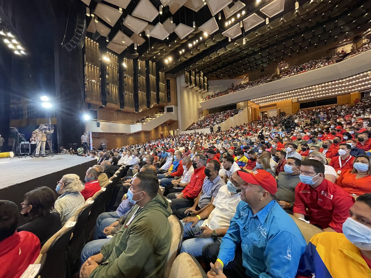 jileduardoPSUV's tweet photo. Sin duda, extraordinario encuentro con el liderazgo de base en éste V Congreso del @PartidoPSUV y IV de la @JuventudPSUV equipo indestructible entre Partido y Gobierno, rumbo a la Nueva Época de Transición del Socialismo  (https://t.co/3HSEB7bbPe)😎💪

#PSUVEnCongreso
@dcabellor https://t.co/1AfduWqbjQ
