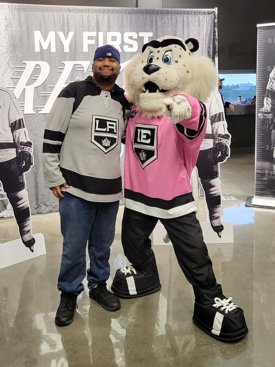 blksethrogen's tweet photo. Hottest Tag Team to come out of the Inland Empire since the @youngbucks. 

#TogetherWeReign | #GoKingsGo https://t.co/lwuASZGzFM