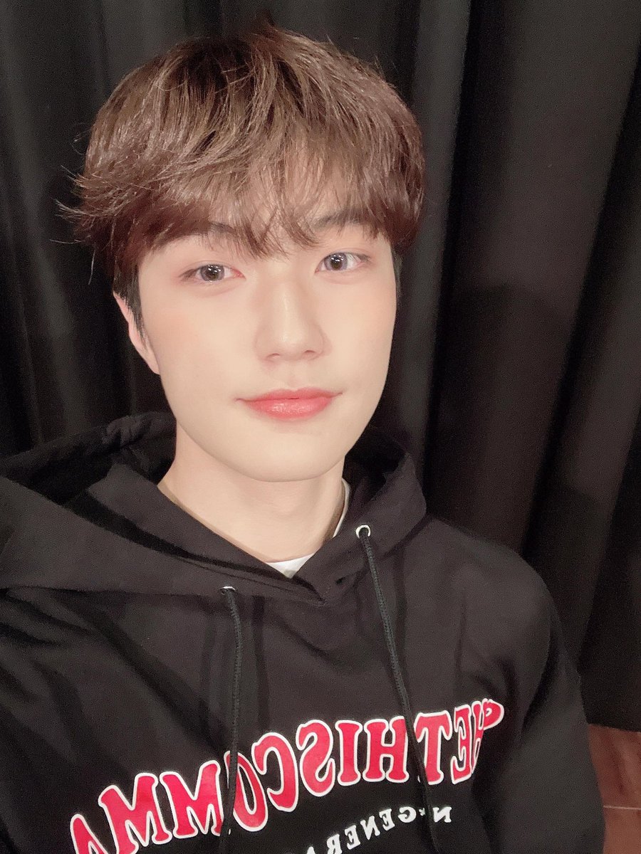[#WEVERSE | 05.03.22] <a href="/official_MIRAE/">미래소년 (MIRAE) OFFICIAL</a> 

Atualização do Yubin no WEVERSE

“Eu tive um ótimo dia hoje🤍😍😍”

#JangYubin #장유빈 #YUBIN #유빈 #MIRAE #미래소년 #MIRAE_Marvelous