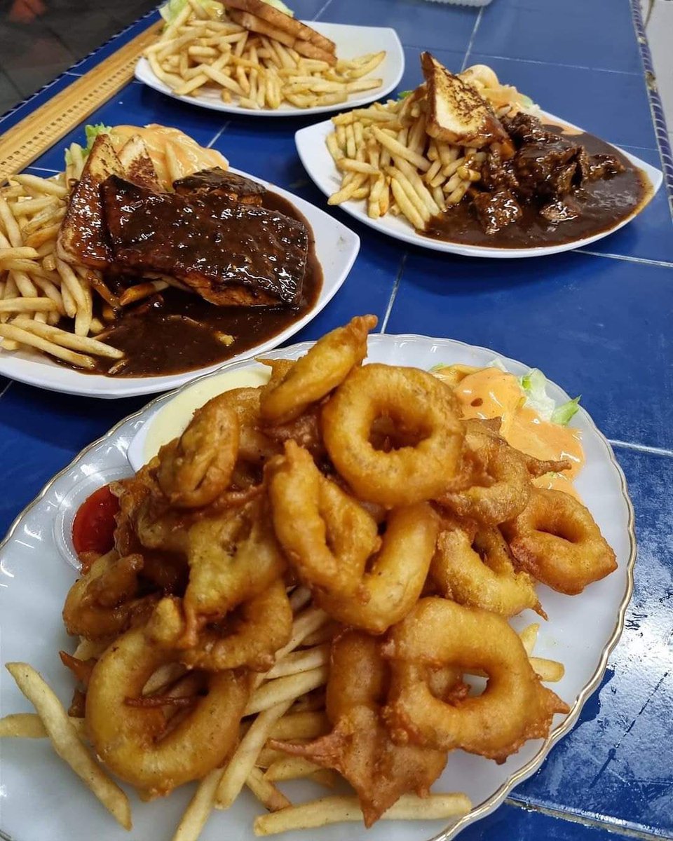 MalaysianFoods's tweet photo. Kalau macam ni lah punya portion, lepastu harga western dia sangat2 lah murah memang terbaikkk!  Dengan Selambak kentang, lamb chop, chicken chop grill dan salmon steak dan limpahan sos blackpepper.

Ini portion boleh mkn sampai 2-3 org😋

📌Garden Western grill, PJ https://t.co/wOztJOeM14