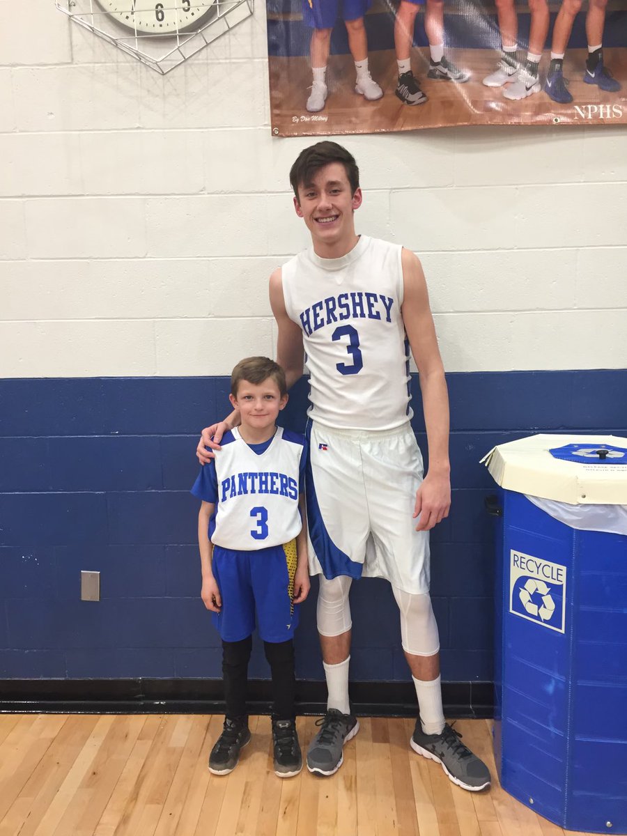 stacigilmore11's tweet photo. They were both so little from the perspective of each of their parents!! @Coach_Smith_29 @msmith_09 ♥️ https://t.co/Ma0WqOCZtF