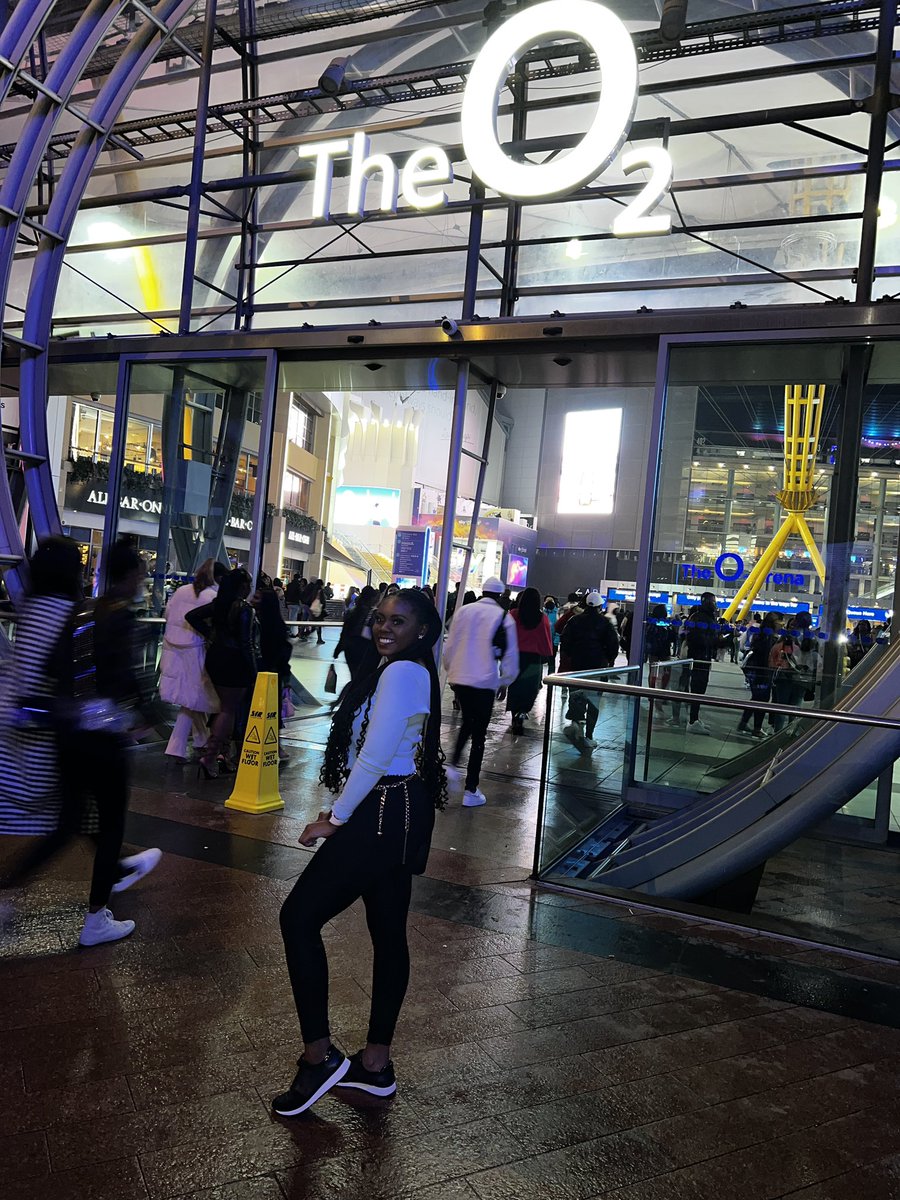 MsFoyin's tweet image. #DavidoO2 #DavidoatTheO2 ✌🏽