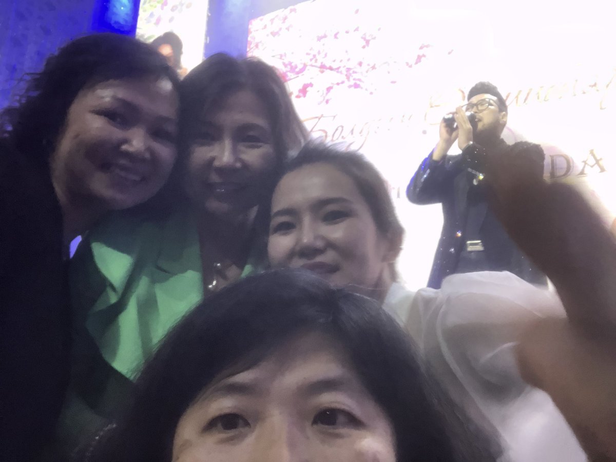 TomokoIbukuro's tweet photo. Надаар битгий зураг даруул гэж хэлсэн шүү дээ😄 https://t.co/iyp7wzMl2r