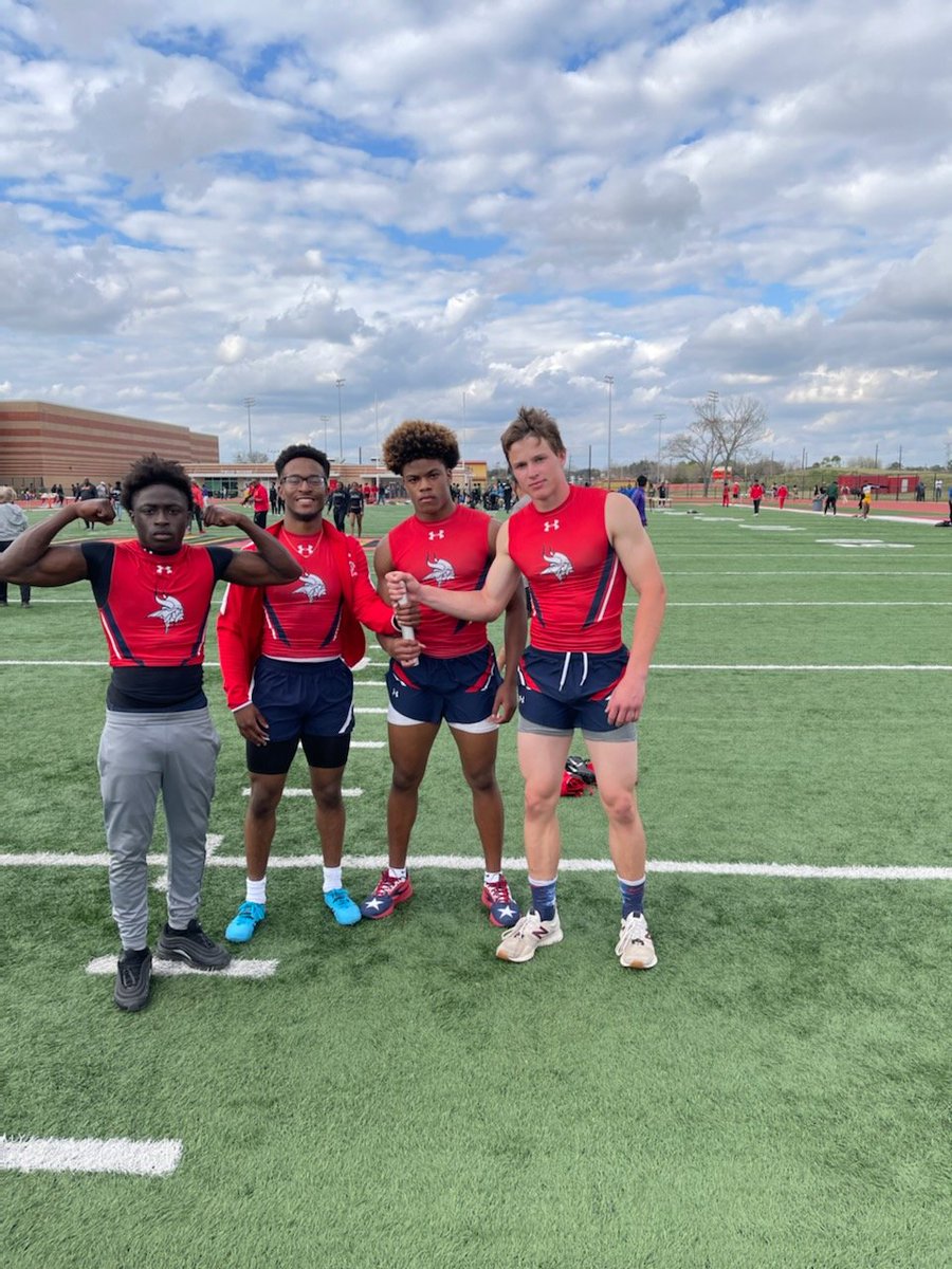 Congrats to these guys on receiving 🥉in the 4x1 Relay at the Stafford Spartan Relays. They competed well against some of the top state relay teams. Keep putting in the work and you will continue to see success.
#StartStrongFinishStronger2022