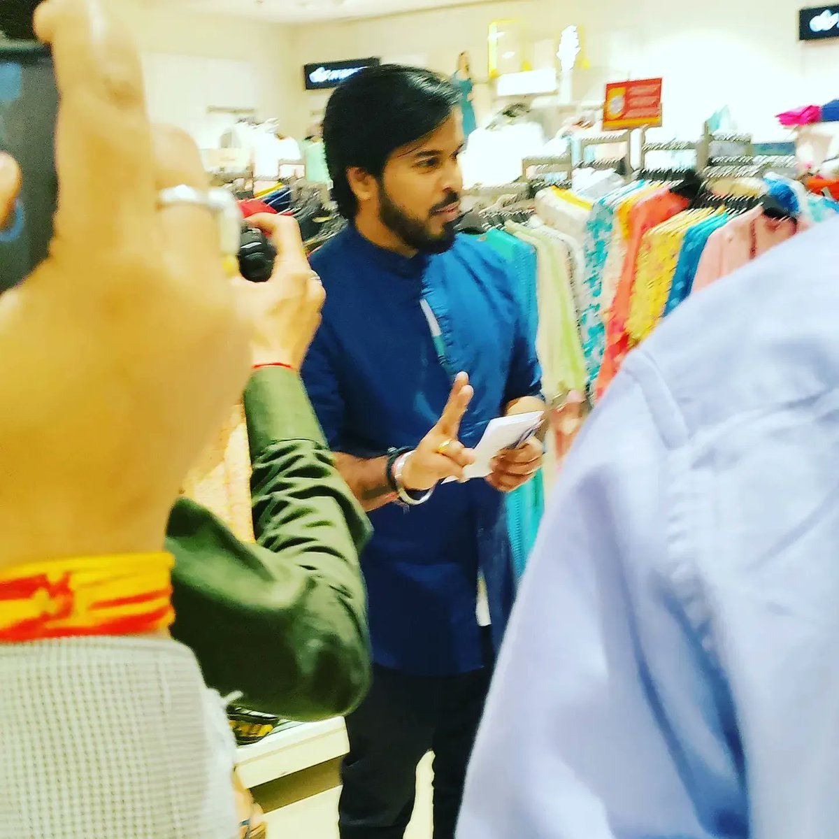 RjAkhilKanpur's tweet photo. Meeting with Our Listeners Is Always A Fun Time!! @radiocityindia
#RadioCityKanpur #Kanpur #zsquare #zsquaremall #RadioCity #RadioJockey #RjAkhil https://t.co/rKmUkXePYb