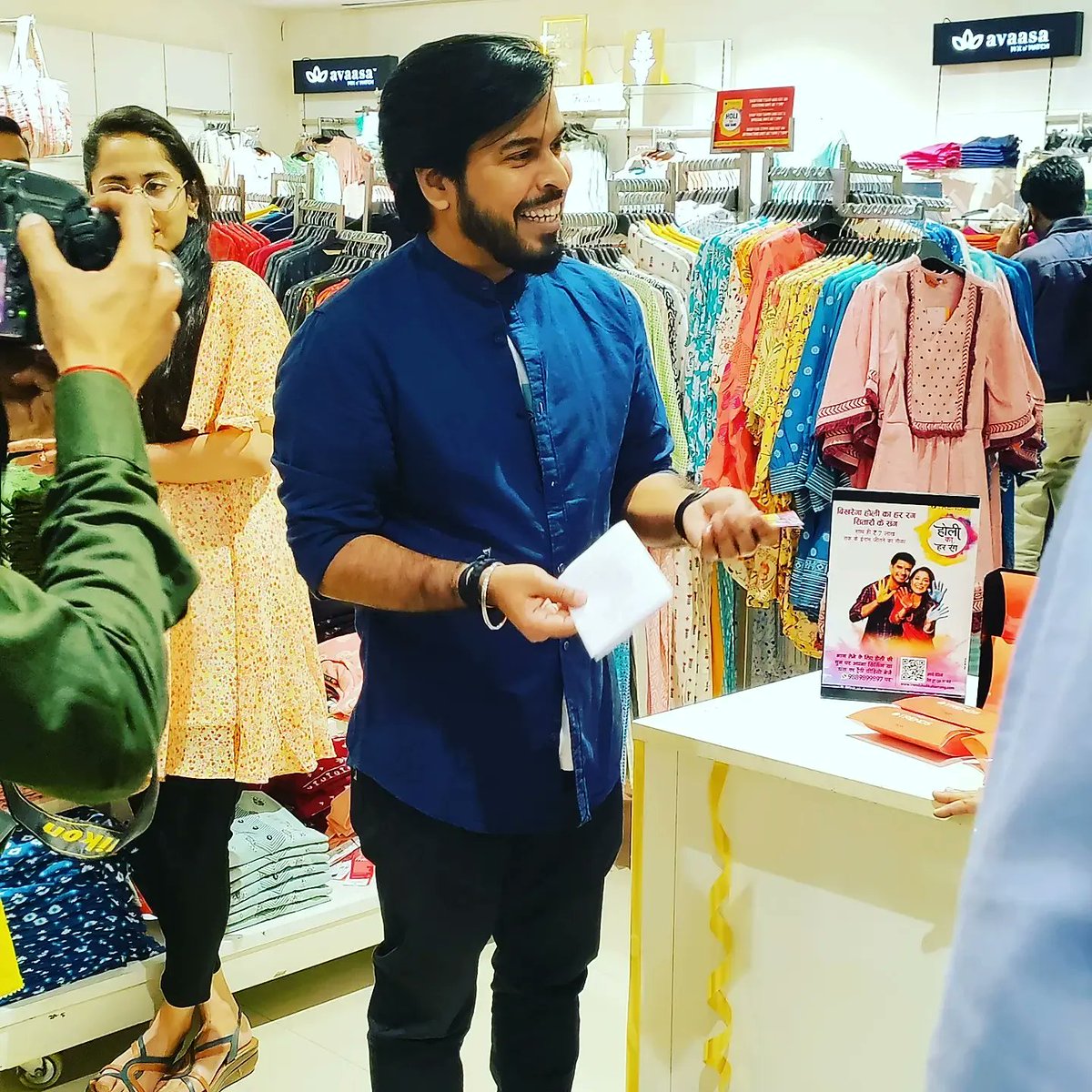 RjAkhilKanpur's tweet photo. Meeting with Our Listeners Is Always A Fun Time!! @radiocityindia
#RadioCityKanpur #Kanpur #zsquare #zsquaremall #RadioCity #RadioJockey #RjAkhil https://t.co/rKmUkXePYb
