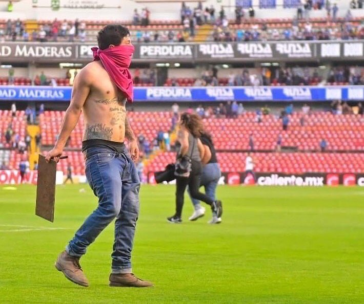 MxEnImagenes's tweet photo. Por favor comparte a este genio que piensa que los tatuajes no son marcas de identificación permanentes... 🤬😡🤦‍♂️ #VerguenzaNacional @Club_Queretaro @gobqro @SSPMQueretaro @FMF @LigaBBVAMX @MikelArriolaP  @SSPMQueretaro https://t.co/5fhxnJmph2
