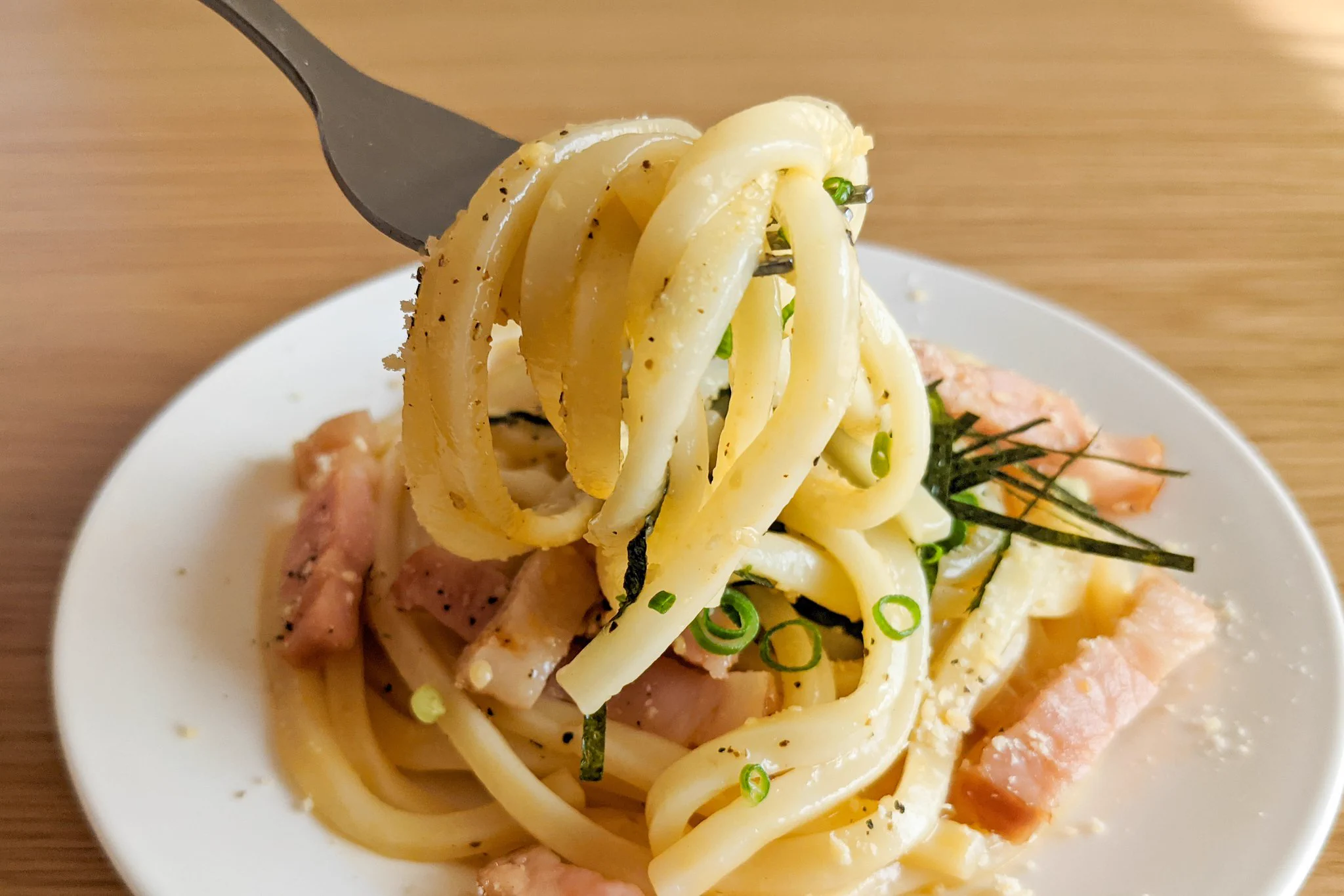 電子レンジで作れるから、疲れているときでも作れそう！とっても簡単でお手軽な「うどん」レシピ！
