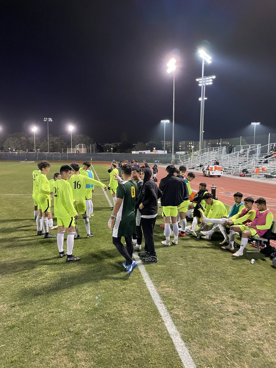 phxmensoccer's tweet photo. After 30 minutes the @PhoenixCollege bears are up 1-0 #bears #pcbears goal by Anyhony Hidalgo assist Ivan Lopez https://t.co/M8wITWI6ce