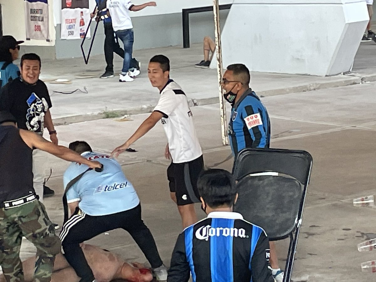 SoyLyn05's tweet photo. Irónico que la frase del torneo sea “Grita por La Paz” BBVA.

No hay palabras para tanta estupidez. 

Pronta resignación para la familia de los fallecidos. 🙏🏻

 #VerguenzaNacional
#ASESINOS https://t.co/ZetccsUVL7