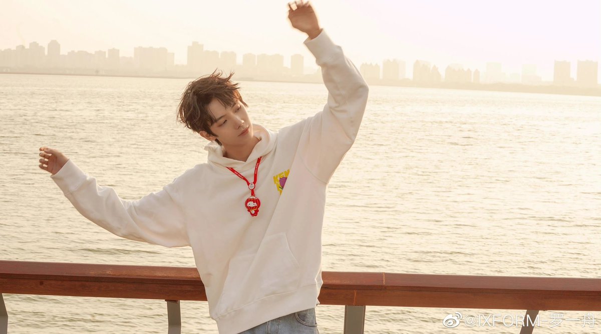 #LuoYizhou shares new pics 

More - m.weibo.cn/6463527162/474…