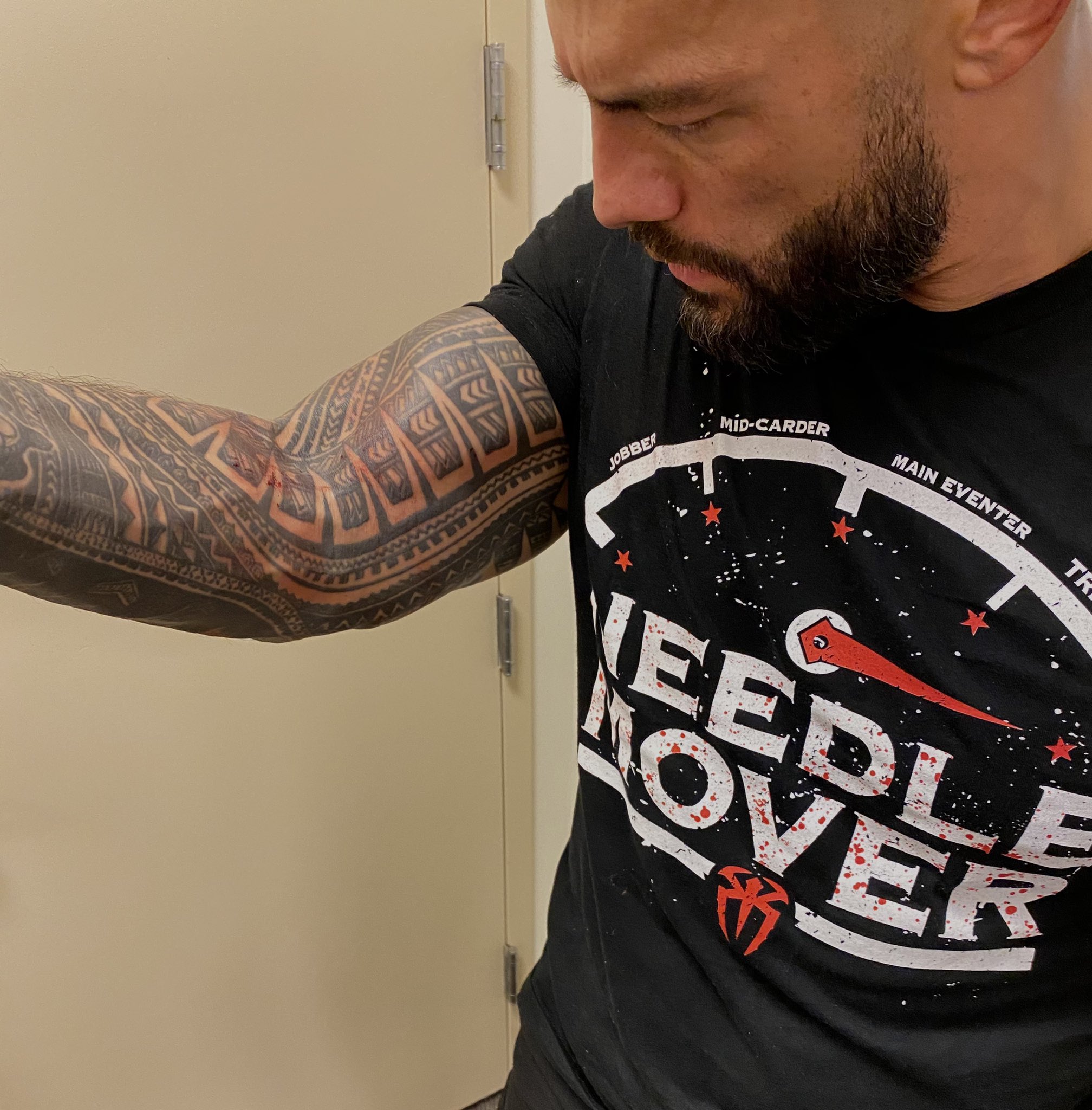 Roman reigns best sale twitter