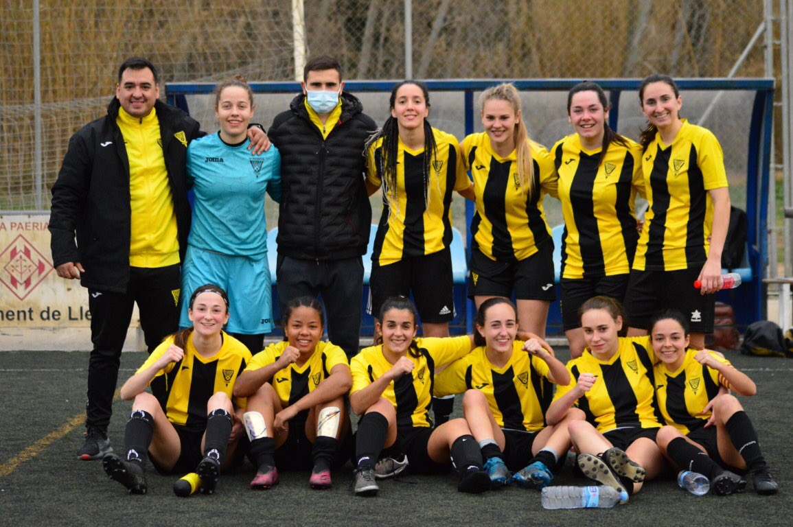 AndreaR18698's tweet photo. Mi equipo🐯💛🖤 https://t.co/fq9Rxy54W8