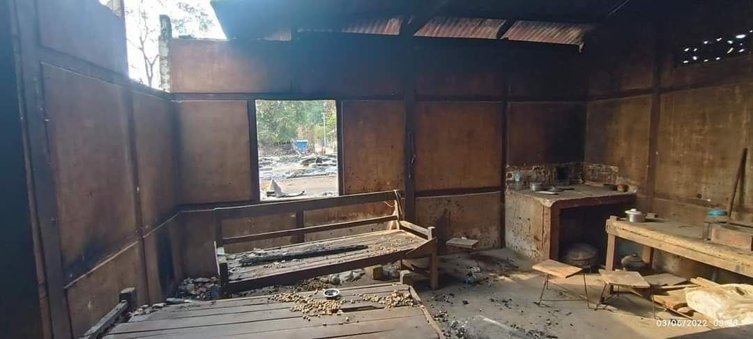 Treza992's tweet photo. About 73 military terrorists burnt down all the residential properties and a clinic in Chaungma eastern and western villages, Kani tsp, Sagaing division last night. #MassacreInMyanmarByJunta #2022Mar6Coup #WhatsHappeningInMyanmar https://t.co/2BUYhla66H
