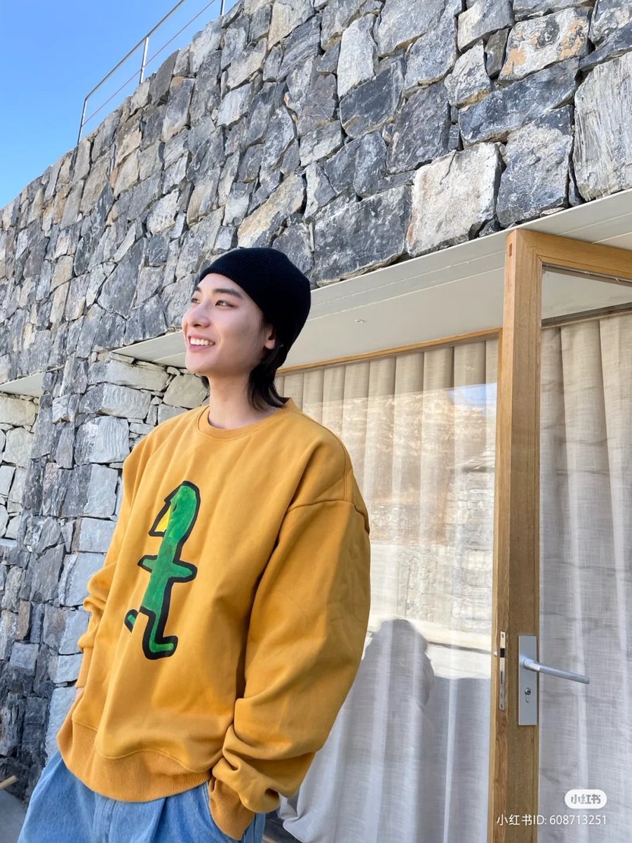 ruichangpics's tweet photo. [小红书 Update]

"OOTD丨感受新鲜空气☁
卫衣：DONGLIANG

#/明星大玩家 "

#王瑞昌 #WangRuichang https://t.co/4bjd7LWyy1
