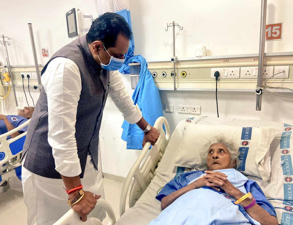 jitu_vaghani's tweet photo. અમદાવાદ ખાતે આવેલી યુ.એન.મહેતા હાર્ટ હોસ્પિટલ ના આઈ.સી.યુ. વિભાગની મુલાકાત લીધી અને ત્યાં સારવાર લઇ રહેલા દર્દીઓ સાથે સંવાદ કરી તેમના સ્વાસ્થ્ય ની પૃચ્છા કરી. https://t.co/gXa5P26NKR