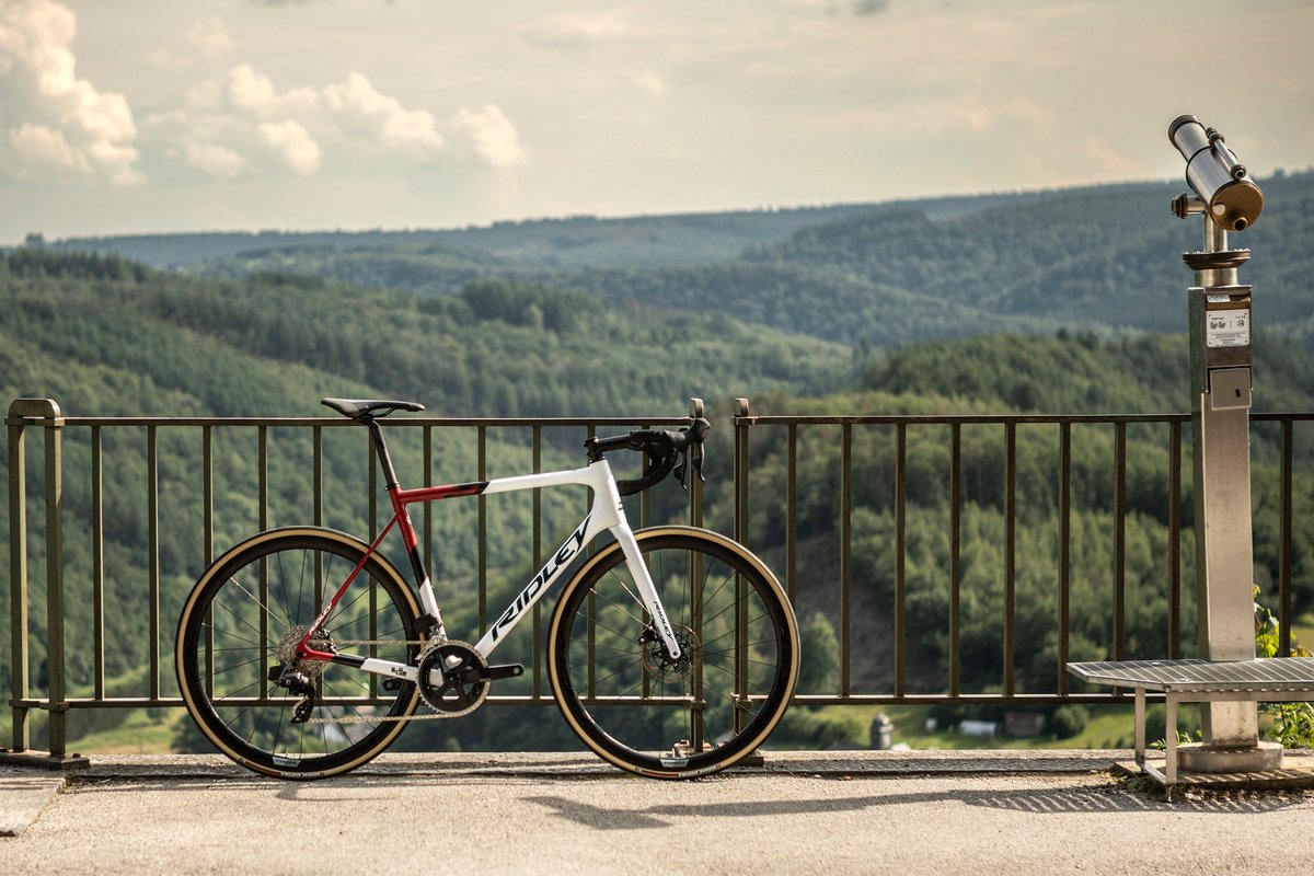 Our newly launched Helium Disc is the right tool to explore hilly terrain like our Ardennes region. Go check out this more affordable version of the race winning Helium SLX on our website.