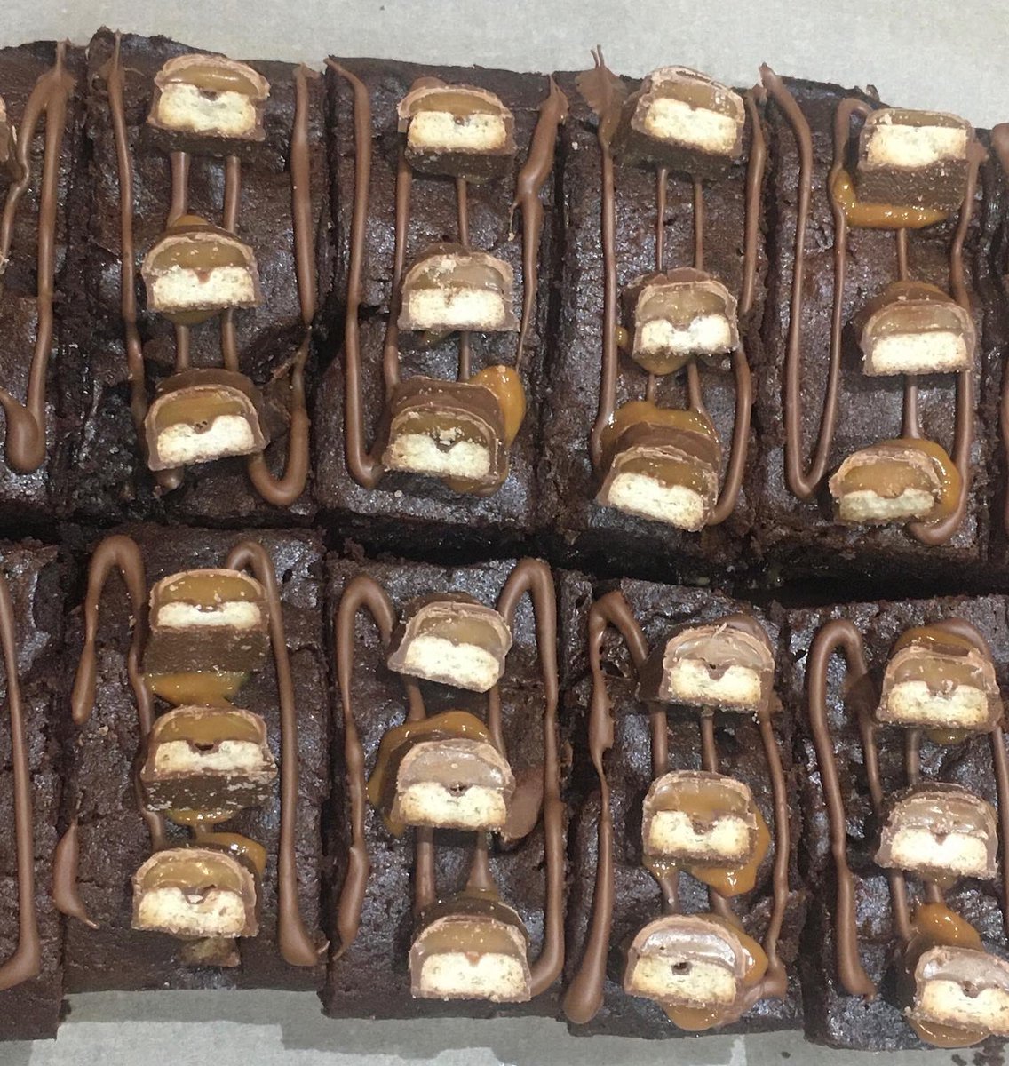 alwaystimefora's tweet photo. Look at these yummy brownies/blondies ready to be delivered this morning. Order some for you today 😊 #brownies #marsbar #milkchocolate #blondies #lemoncurd #whitechocolate #lemon #homemadechocolates #twix #caramel #homebaking https://t.co/e697azfe3W